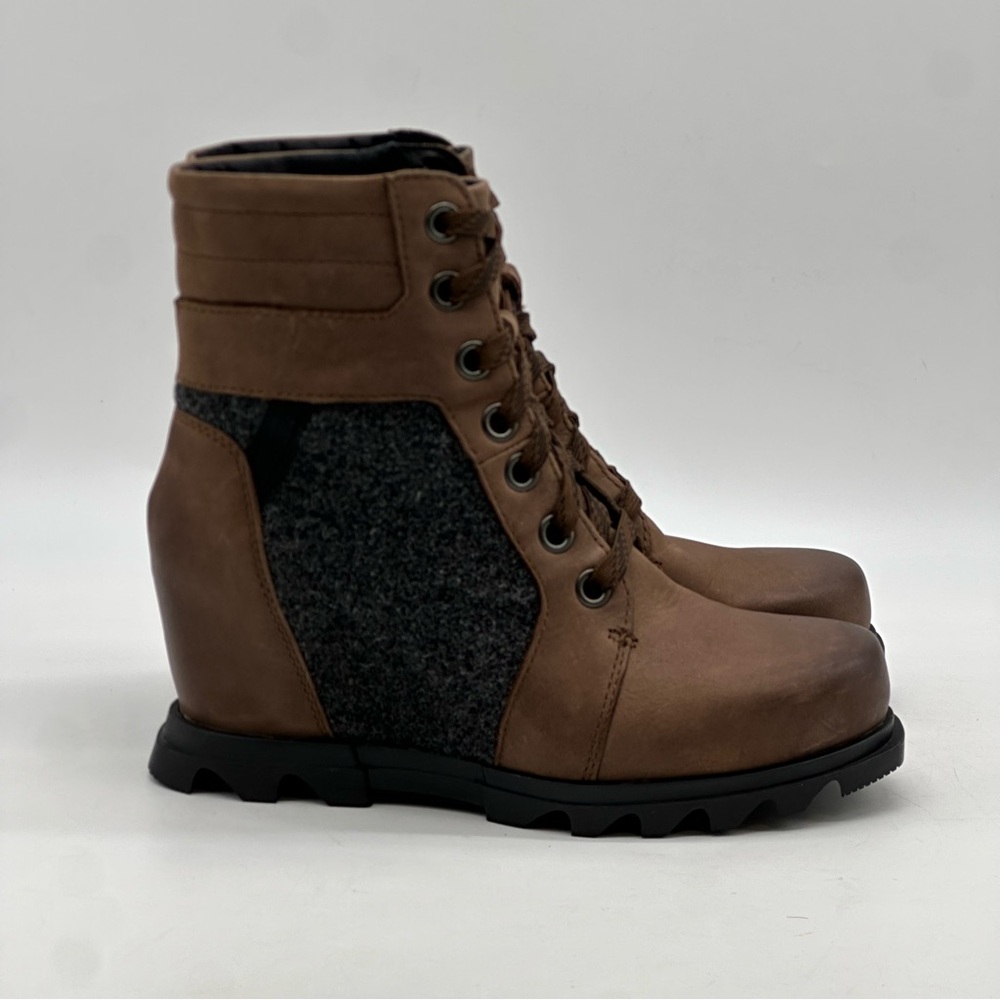Sorel Joan Of Arctic Wedge III Lexie Bootie. Size 8
